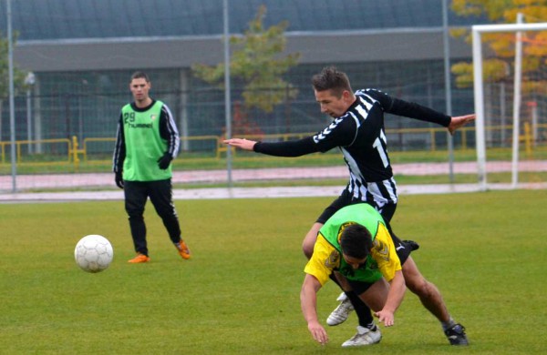 Futbolo aikštelėje varžosi Lietuvos kariuomenės sportininkai