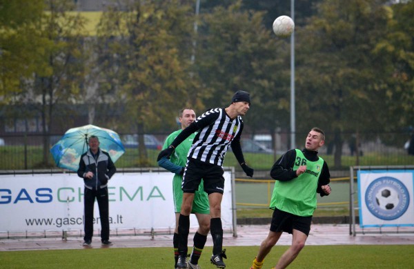 Futbolo aikštelėje varžosi Lietuvos kariuomenės sportininkai