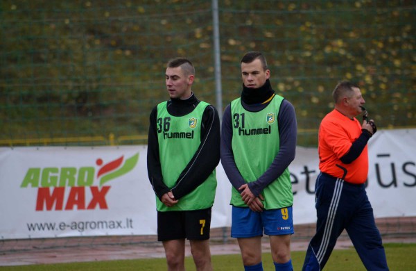 Futbolo aikštelėje varžosi Lietuvos kariuomenės sportininkai