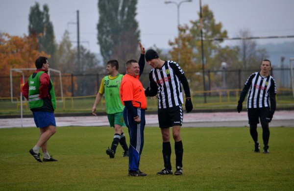 Futbolo aikštelėje varžosi Lietuvos kariuomenės sportininkai