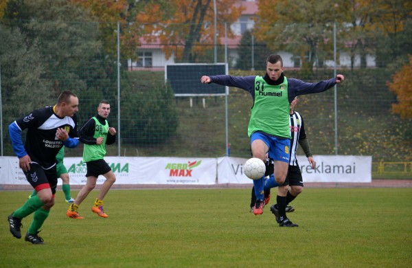 Futbolo aikštelėje varžosi Lietuvos kariuomenės sportininkai