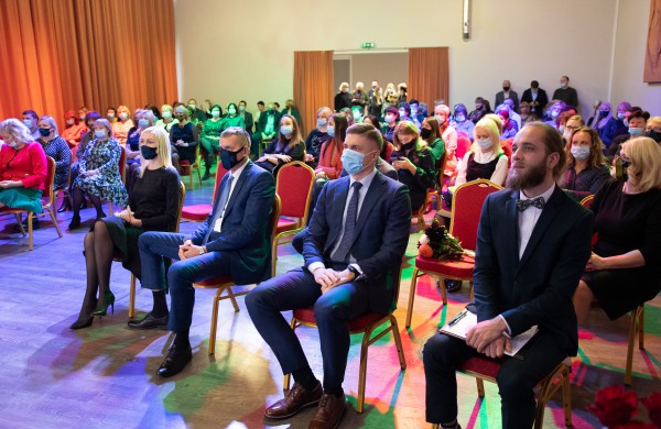 Profesinės dienos išvakarėse pagerbti ilgamečiai savivaldos darbuotojai