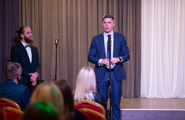 Profesinės dienos išvakarėse pagerbti ilgamečiai savivaldos darbuotojai