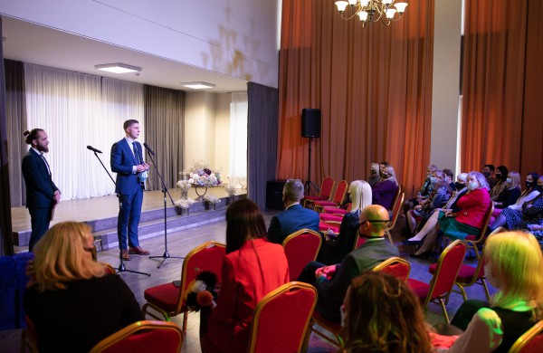 Profesinės dienos išvakarėse pagerbti ilgamečiai savivaldos darbuotojai