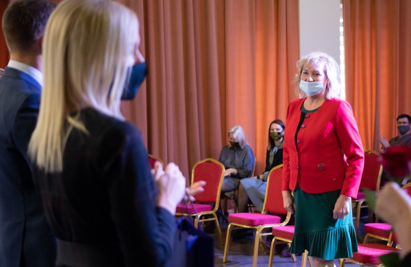 Profesinės dienos išvakarėse pagerbti ilgamečiai savivaldos darbuotojai