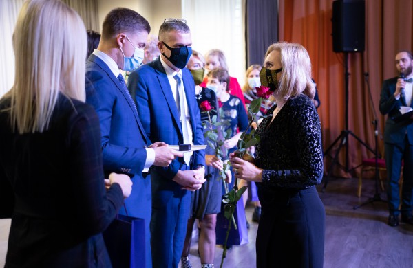 Profesinės dienos išvakarėse pagerbti ilgamečiai savivaldos darbuotojai