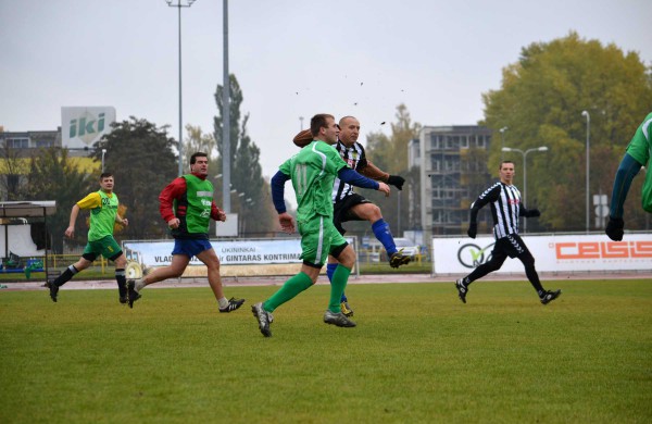 Futbolo aikštelėje varžosi Lietuvos kariuomenės sportininkai