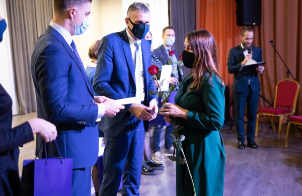 Profesinės dienos išvakarėse pagerbti ilgamečiai savivaldos darbuotojai