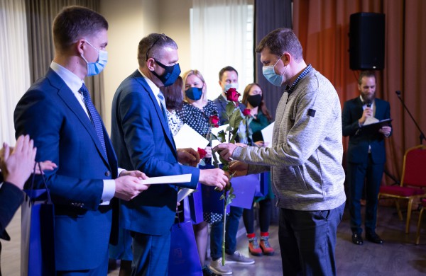 Profesinės dienos išvakarėse pagerbti ilgamečiai savivaldos darbuotojai