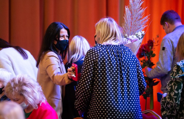 Profesinės dienos išvakarėse pagerbti ilgamečiai savivaldos darbuotojai