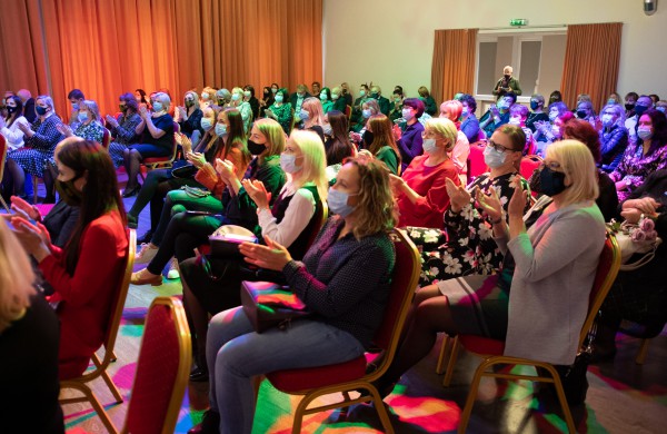 Profesinės dienos išvakarėse pagerbti ilgamečiai savivaldos darbuotojai