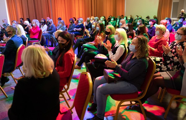 Profesinės dienos išvakarėse pagerbti ilgamečiai savivaldos darbuotojai