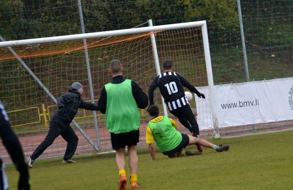 Futbolo aikštelėje varžosi Lietuvos kariuomenės sportininkai