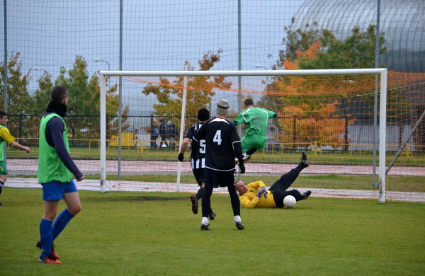 Futbolo aikštelėje varžosi Lietuvos kariuomenės sportininkai