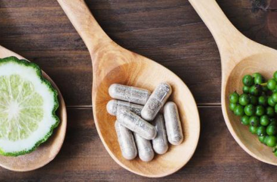   Į ką svarbu atkreipti dėmesį, perkant maisto papildus internetu?