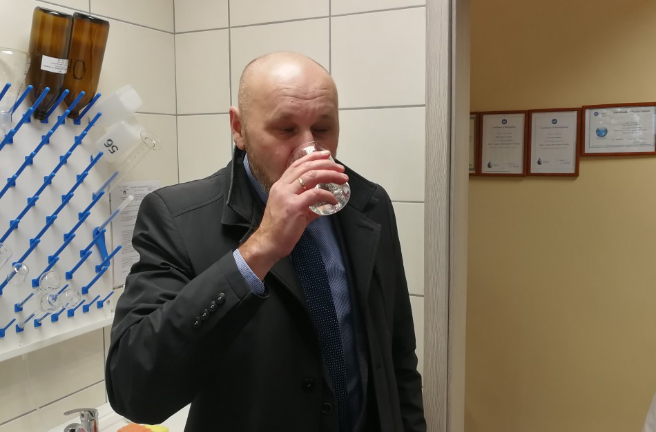 „Jonavos vandenys“ užtikrina vandens kokybę, atsiprašo dėl komunikacijos