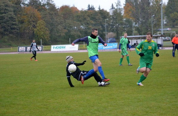 Futbolo aikštelėje varžosi Lietuvos kariuomenės sportininkai