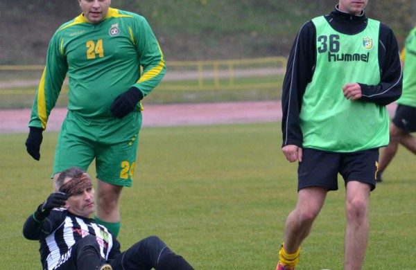 Futbolo aikštelėje varžosi Lietuvos kariuomenės sportininkai