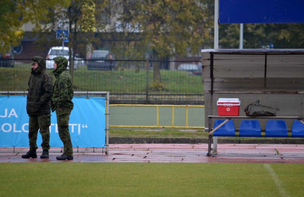 Futbolo aikštelėje varžosi Lietuvos kariuomenės sportininkai