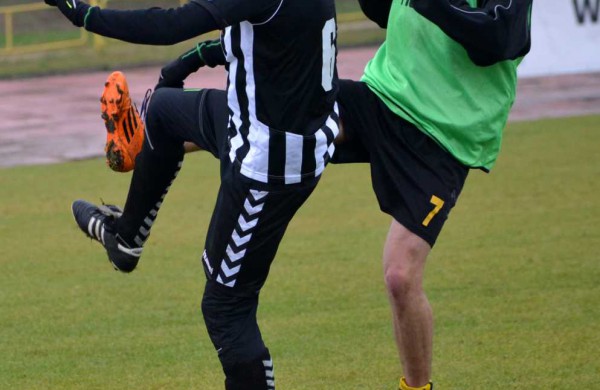 Futbolo aikštelėje varžosi Lietuvos kariuomenės sportininkai