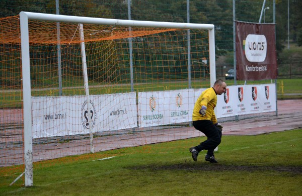 Futbolo aikštelėje varžosi Lietuvos kariuomenės sportininkai