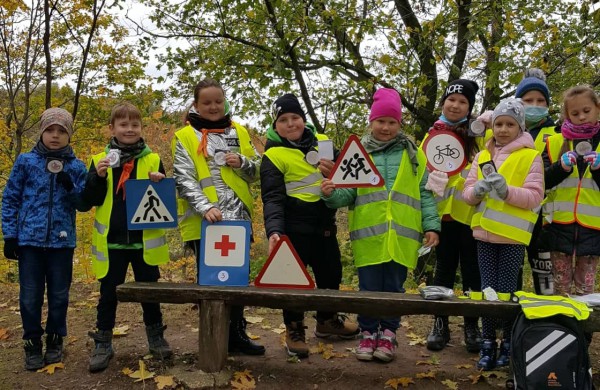 Skautų žygis į Lokenėlių piliakalnį