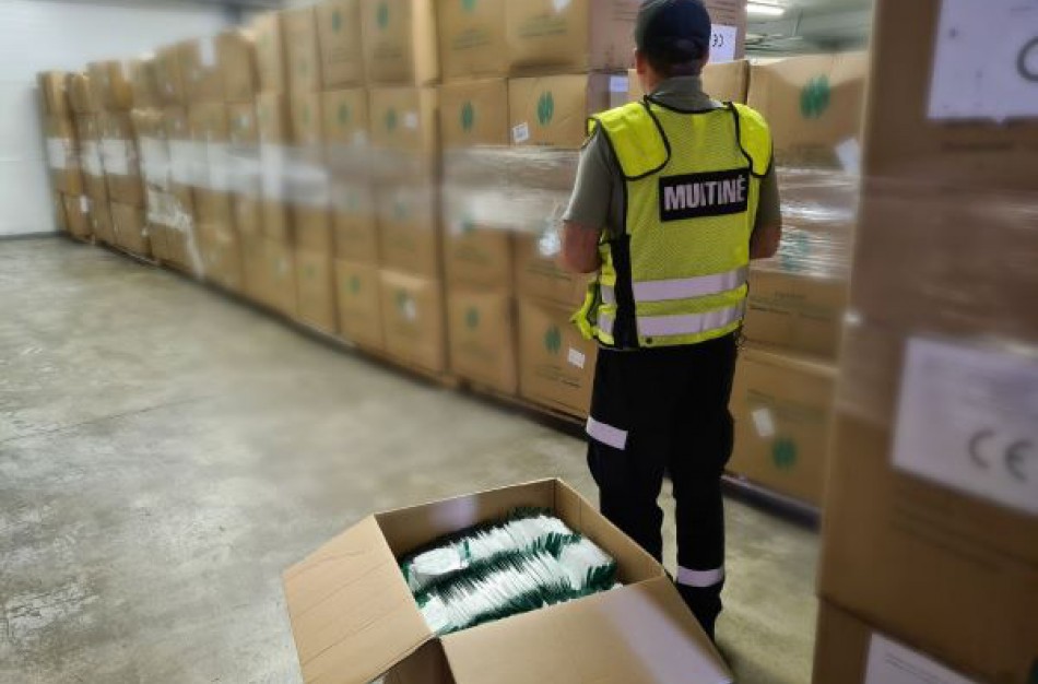 Tarptautinės operacijos metu Lietuvoje sulaikyta per 254 000 vienetų nesaugių apsauginių veido kaukių ir respiratorių