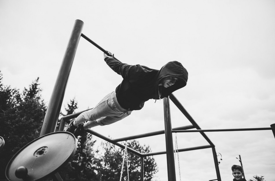 Išoruose įrengta lauko treniruoklių aikštelė