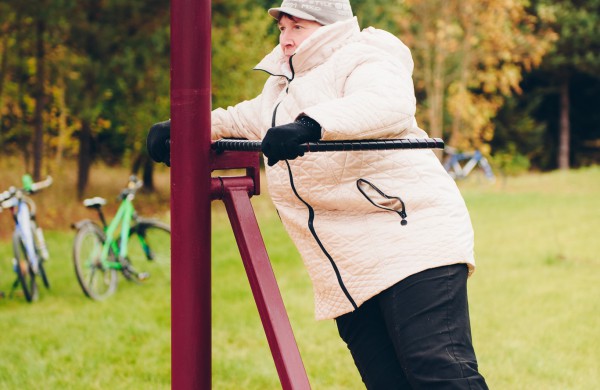 Išoruose įrengta lauko treniruoklių aikštelė
