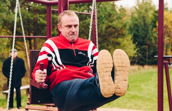 Išoruose įrengta lauko treniruoklių aikštelė