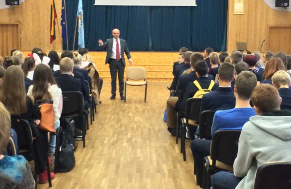 Jonavoje - etiketo žinovo Armino Lydekos viešnagė