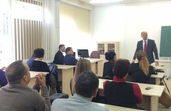 Jonavoje - etiketo žinovo Armino Lydekos viešnagė