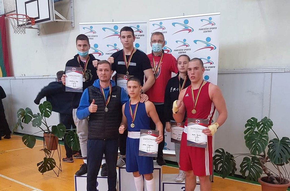 Auksu sužibęs jonaviečių pasirodymas Lietuvos jaunių vaikinų ir merginų bokso čempionate