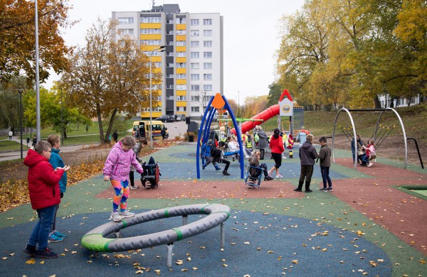 Jonavoje atidaryta dar viena vaikų žaidimų aikštelė