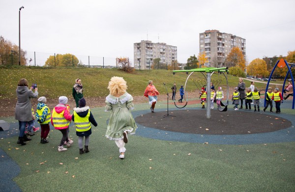 Jonavoje atidaryta dar viena vaikų žaidimų aikštelė