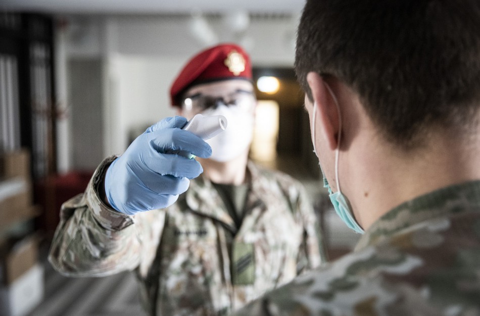 Lietuvos kariuomenė grįžta prie pasiteisinusių koronoviruso plitimo prevencijos priemonių