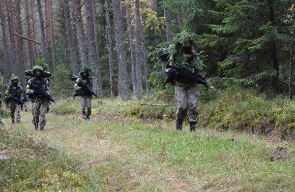 Lietuvos kariuomenė grįžta prie pasiteisinusių koronoviruso plitimo prevencijos priemonių