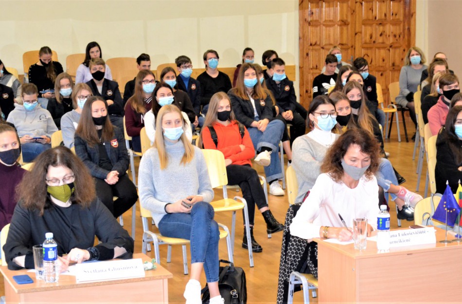 Senamiesčio gimnazijos mokinių debatai  ,,Į ką Europos Sąjunga investuoja Jonavoje? Aš žinau, o ar žinai Tu?”