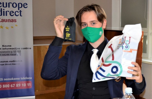 Senamiesčio gimnazijos mokinių debatai  ,,Į ką Europos Sąjunga investuoja Jonavoje? Aš žinau, o ar žinai Tu?”