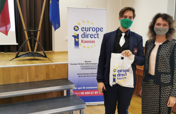 Senamiesčio gimnazijos mokinių debatai  ,,Į ką Europos Sąjunga investuoja Jonavoje? Aš žinau, o ar žinai Tu?”