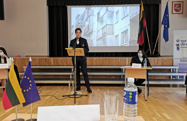 Senamiesčio gimnazijos mokinių debatai  ,,Į ką Europos Sąjunga investuoja Jonavoje? Aš žinau, o ar žinai Tu?”