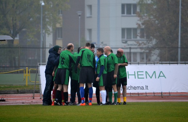 Pirmieji į finalą žengė „Sausumos pajėgų“ pirmoji komanda