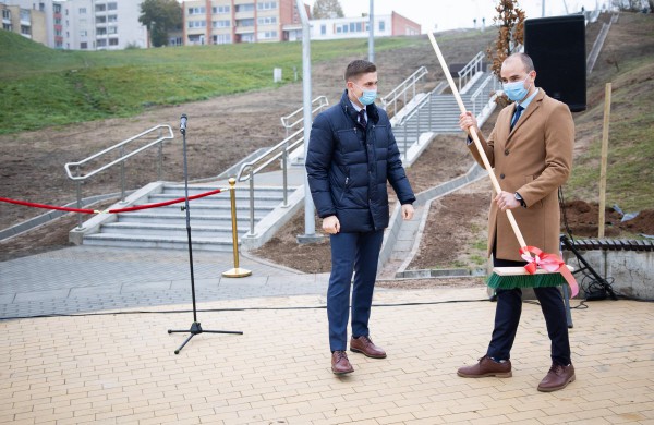 Jonavoje atidarytas naujas pėsčiųjų takas – laiptai į Rimkus