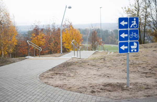 Jonavoje atidarytas naujas pėsčiųjų takas – laiptai į Rimkus