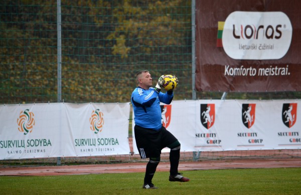 Pirmieji į finalą žengė „Sausumos pajėgų“ pirmoji komanda