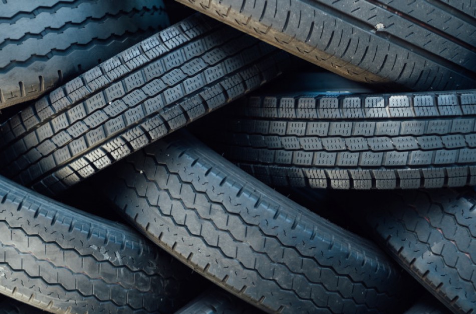 Aplinkosaugininkai primena: kaip tinkamai atsikratyti senomis automobilių padangomis