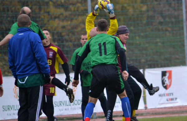 Pirmieji į finalą žengė „Sausumos pajėgų“ pirmoji komanda