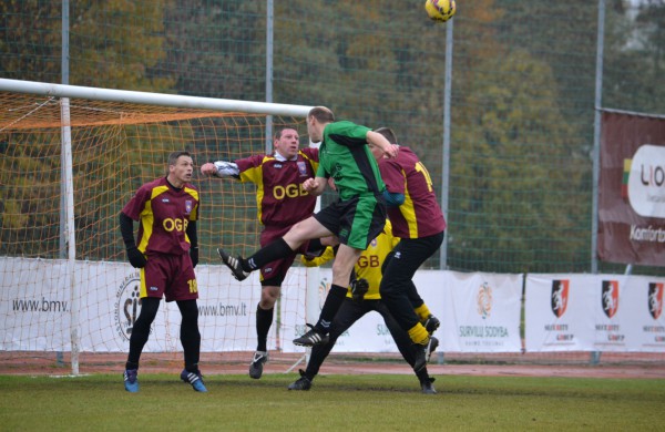 Pirmieji į finalą žengė „Sausumos pajėgų“ pirmoji komanda