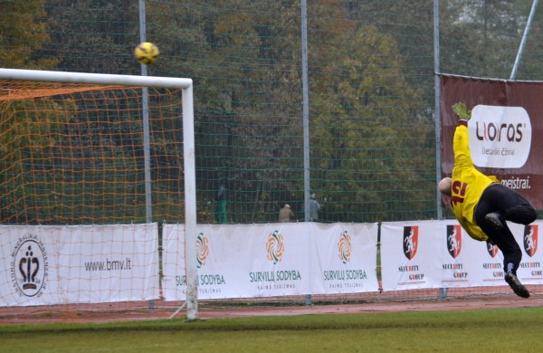 Pirmieji į finalą žengė „Sausumos pajėgų“ pirmoji komanda