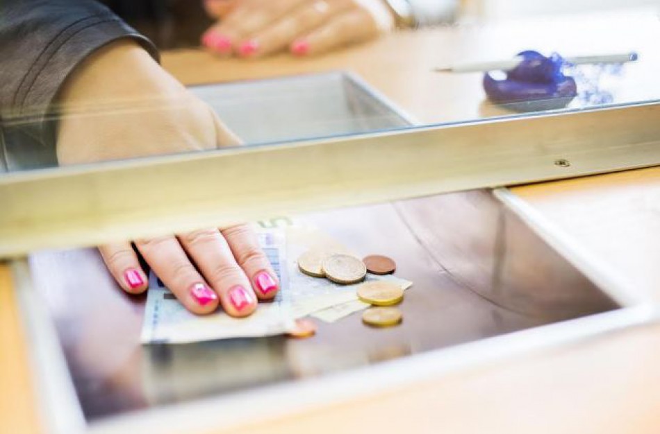 Išmokas gyventojams laiškininkai įteiks saugesniu būdu